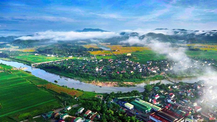  Tác phẩm "Đôi bờ Ngàn Phố" của tác giả Đậu Thanh Bình (Hà Tĩnh). Ảnh: BTC cung cấp 
