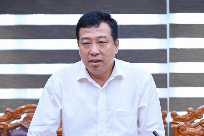  Đồng chí Trần Tú Anh - Ủy viên BTV Tỉnh ủy, Chủ nhiệm UBKT Tỉnh ủy phát biểu tại hội nghị. 