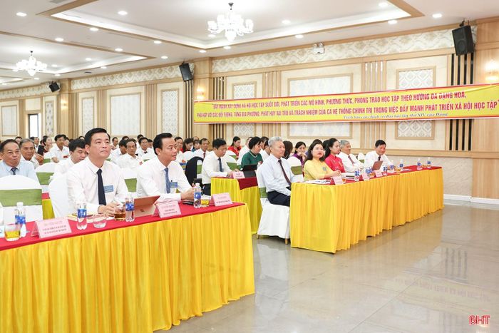 Đại biểu tham dự đại hội.