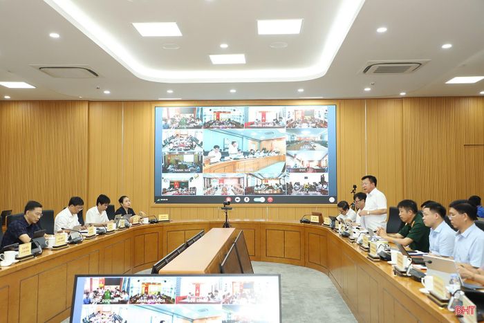 Cuộc họp được kết nối trực tuyến đến các phường, xã trên địa bàn tỉnh.