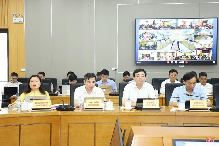 Đại biểu tham dự cuộc họp tại điểm cầu tỉnh.