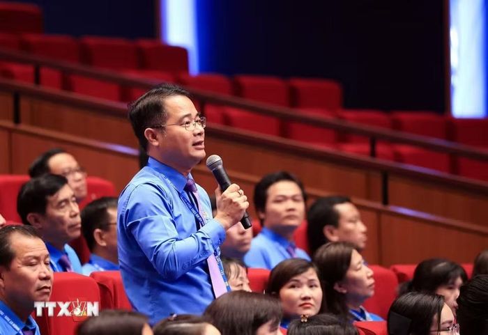 Đồng chí Hoàng Phúc Long, Chủ tịch Công đoàn Liên doanh Việt-Nga Vietsovpetro (VSP), Công đoàn Dầu khí Việt Nam phát biểu về Khơi dậy khát vọng cống hiến thông qua phong trào thi đua và sáng kiến. (Ảnh: Tuấn Anh/TTXVN)