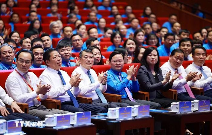 Thủ tướng Chính phủ Lê Minh Hưng và các đại biểu dự phiên trao đổi, thảo luận với các đại biểu dự Đại hội Công đoàn Việt Nam. (Ảnh: Dương Giang/TTXVN)
