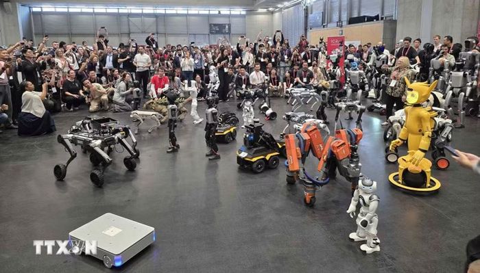 Robot VR-H3 của VinRobotics tham gia cuộc diễu hành robot tại ICRA 2026. (Ảnh: Vũ Hiệp/TTXVN)
