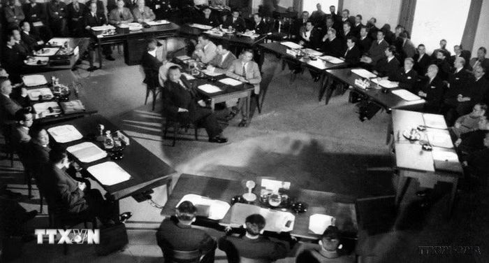Ngày 20/7/1954, tại Geneva (Thụy Sĩ), Hiệp định đình chỉ chiến sự ở Việt Nam đã được ký kết, buộc Pháp phải chấp nhận đình chiến và rút quân khỏi Đông Dương. Trong ảnh: Phiên khai mạc Hội nghị Geneva về Đông Dương, ngày 8/5/1954. (Ảnh: Tư liệu TTXVN)