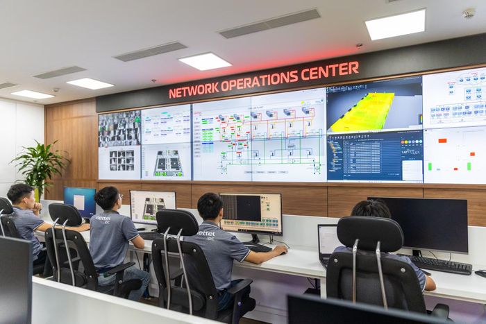 Trung tâm điều hành giám sát thông tin (NOC) tại Viettel IDC Hòa Lạc. (Ảnh: Minh Sơn/Vietnam+)