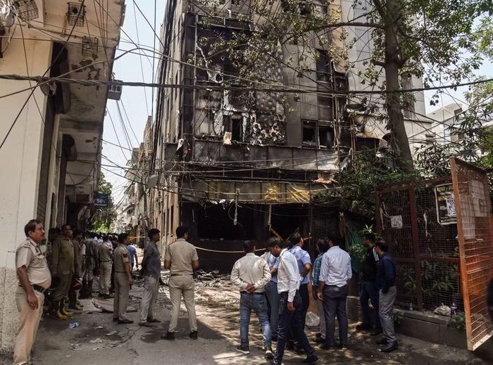 Ngày 3/6/2026, hỏa hoạn đã xảy ra tại một khách sạn ở thủ đô New Delhi của Ấn Độ khiến 21 người thiệt mạng, trong đó có ít nhất 18 nạn nhân là người nước ngoài. Ngoài các nạn nhân thiệt mạng còn có 40 người bị thương và đã được đưa đến các bệnh viện gần đó để điều trị. (Ảnh: THX/TTXVN)