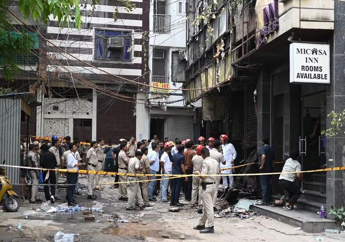 Ngày 3/6/2026, hỏa hoạn đã xảy ra tại một khách sạn ở thủ đô New Delhi của Ấn Độ khiến 21 người thiệt mạng, trong đó có ít nhất 18 nạn nhân là người nước ngoài. Ngoài các nạn nhân thiệt mạng còn có 40 người bị thương và đã được đưa đến các bệnh viện gần đó để điều trị. (Ảnh: THX/TTXVN)