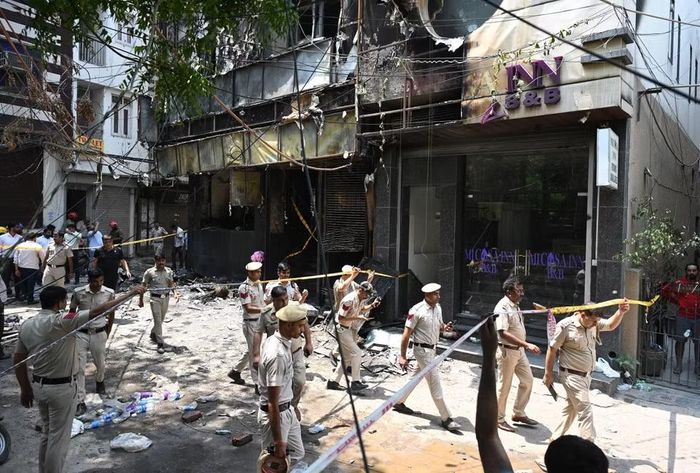Ngày 3/6/2026, hỏa hoạn đã xảy ra tại một khách sạn ở thủ đô New Delhi của Ấn Độ khiến 21 người thiệt mạng, trong đó có ít nhất 18 nạn nhân là người nước ngoài. Ngoài các nạn nhân thiệt mạng còn có 40 người bị thương và đã được đưa đến các bệnh viện gần đó để điều trị. (Ảnh: THX/TTXVN)