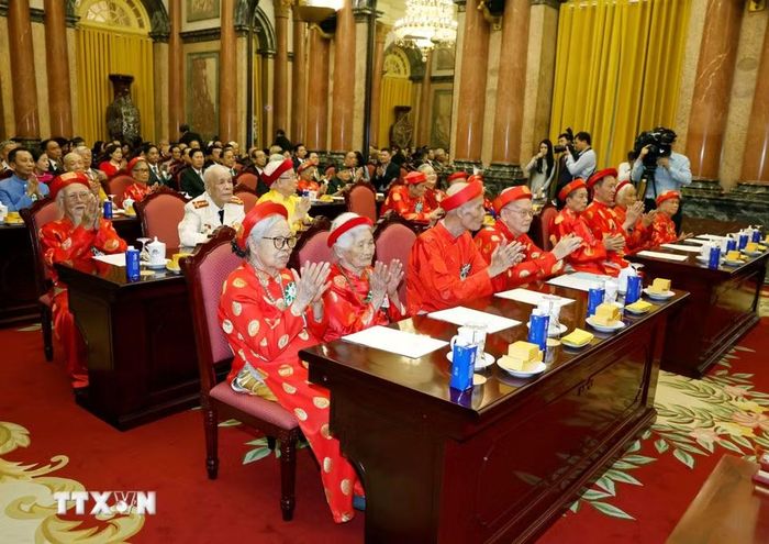 Các đại biểu tại buổi gặp mặt. (Ảnh: Thống Nhất/TTXVN)