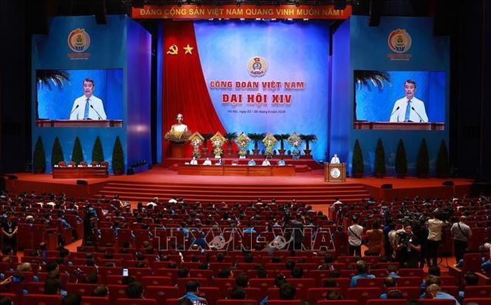 Thủ tướng Lê Minh Hưng phát biểu trao đổi, thảo luận với đại biểu dự Đại hội XIV Công đoàn Việt Nam. Ảnh: Dương Giang/TTXVN