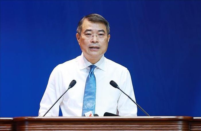 Thủ tướng Lê Minh Hưng phát biểu trao đổi, thảo luận với đại biểu dự Đại hội XIV Công đoàn Việt Nam. Ảnh: Dương Giang/TTXVN.