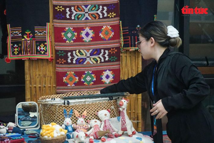 Sự tham gia của các bạn trẻ đang góp phần mở ra những cách tiếp cận mới cho di sản văn hóa.
