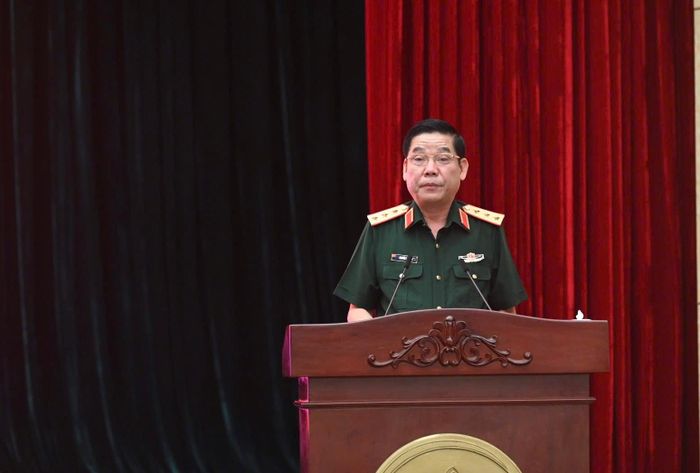 Thượng tướng Nguyễn Văn Gấu, Ủy viên Trung ương Đảng, Thứ trưởng Bộ Quốc phòng phát biểu khai mạc Hội thảo. Ảnh: Quốc Thanh