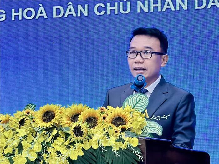 Ông Souksuan Vilayvong, Phó Bí thư Tỉnh ủy, Chủ tịch UBND tỉnh Champasak (Lào), phát biểu tại Hội nghị.