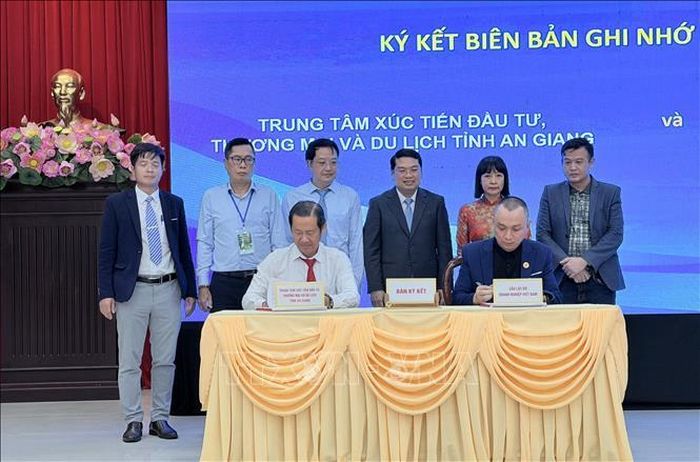 Ký kết biên bản ghi nhớ hợp tác (MoU) giữa Câu lạc bộ doanh nghiệp Việt Nam và Trung tâm Xúc tiến đầu tư, thương mại và du lịch An Giang.