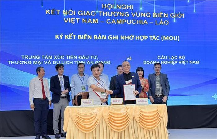 Ký kết biên bản ghi nhớ hợp tác (MoU) giữa Câu lạc bộ doanh nghiệp Việt Nam và Trung tâm Xúc tiến đầu tư, thương mại và du lịch An Giang.