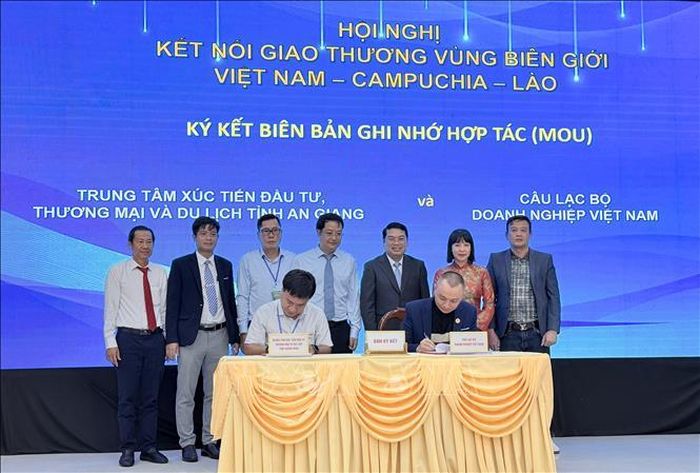 Ký kết biên bản ghi nhớ hợp tác (MoU) giữa Câu lạc bộ doanh nghiệp Việt Nam và Trung tâm Xúc tiến đầu tư, thương mại và du lịch An Giang.