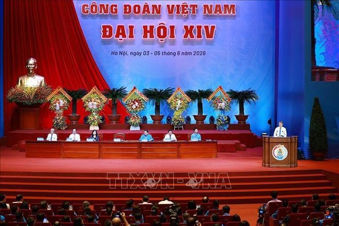 Thủ tướng Lê Minh Hưng phát biểu trao đổi, thảo luận với đại biểu dự Đại hội XIV Công đoàn Việt Nam. Ảnh: Dương Giang/TTXVN