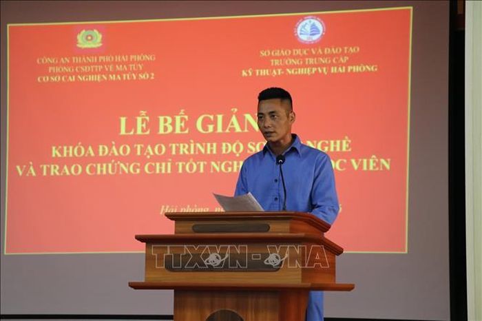 Học viên Đặng Văn Hòa, phân khu 4, cho biết những kiến thức học được từ khóa đào tạo nghề giúp anh tự tin tìm việc khi trở về với xã hội tái hòa nhập cộng đồng. Ảnh: Mạnh Minh/TTXVN