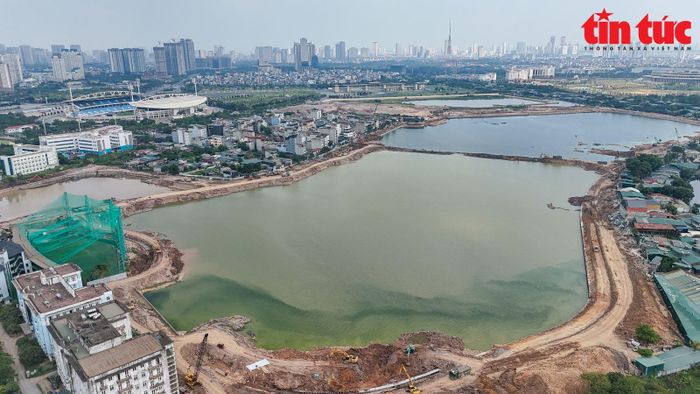 Hồ điều hòa Phú Đô có tổng mức đầu tư 800 tỷ đồng, sau 4 tháng thi công, các hạng mục chính cơ bản đã hoàn thành.