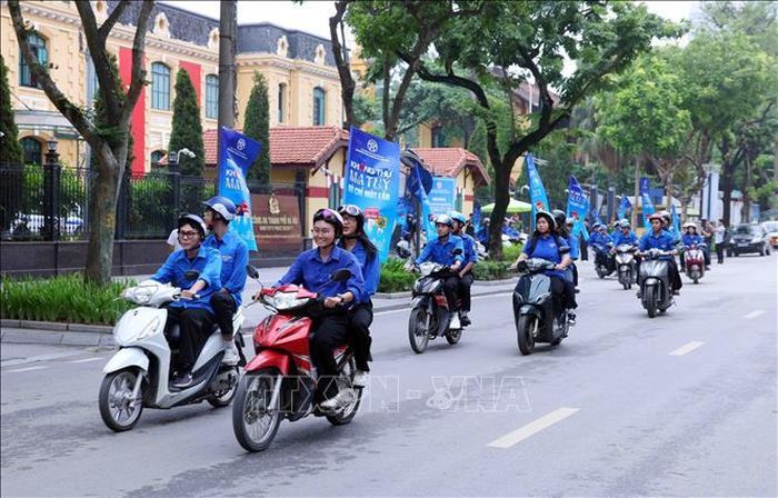 Diễu hành ra quân hưởng ứng Tháng hành động phòng, chống ma túy năm 2026. Ảnh: Phạm Kiên/ TTXVN.