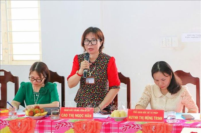Giám đốc Trung tâm Bảo trợ xã hội tỉnh Tây Ninh Cao Thị Ngọc Hân nêu những khó khăn, vướng mắc trong quá trình thực hiện công tác nuôi con nuôi tại đơn vị.