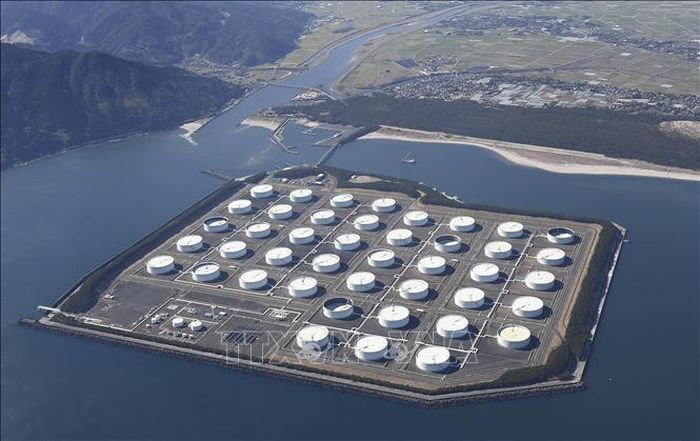 Trạm dự trữ dầu quốc gia Shibushi ở quận Kagoshima, miền Tây Nam Nhật Bản. Ảnh: Kyodo/TTXVN