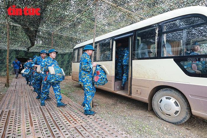 Lực lượng quân nhân dự bị cơ động về đơn vị được phân công của Trung đoàn 916.