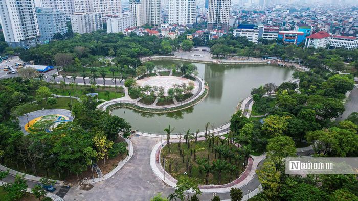 Còn tại công viên Cầu Giấy (phường Cầu Giấy), sau khi hoàn thành cải tạo với tổng kinh phí khoảng 66 tỷ đồng, công viên được chỉnh trang đồng bộ, đáp ứng nhu cầu vui chơi, thư giãn của người dân.