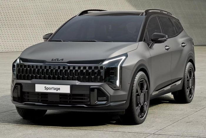 Sportage 2026 thay đổi đáng kể ở phần đầu xe với cụm đèn LED định vị dạng dọc và lưới tản nhiệt thiết kế mới. Ảnh: Carscoops.
