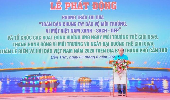Ông Trần Văn Chính, Phó Chủ tịch Thường trực Ủy ban MTTQ Việt Nam thành phố Cần Thơ, phát biểu tại lễ phát động. Ảnh: Nguyễn Hằng - TTXVN