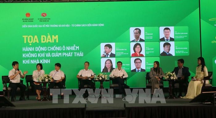 Tọa đàm “Hành động chống ô nhiễm không khí và giảm phát thải khí nhà kính". Ảnh: Trịnh Duy Hưng - TTXVN 