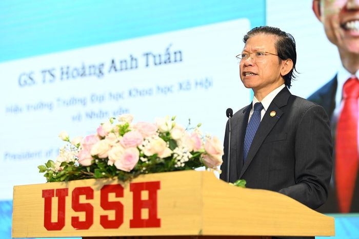 GS.TS. Hoàng Anh Tuấn - Hiệu trưởng Trường Đại học Khoa học Xã hội và Nhân văn, ĐH Quốc gia Hà Nội - phát biểu khai mạc Hội thảo.