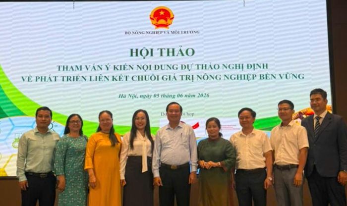 Lãnh đạo Bộ Nông nghiệp và Môi trường với các đại biểu tham dự hội thảo