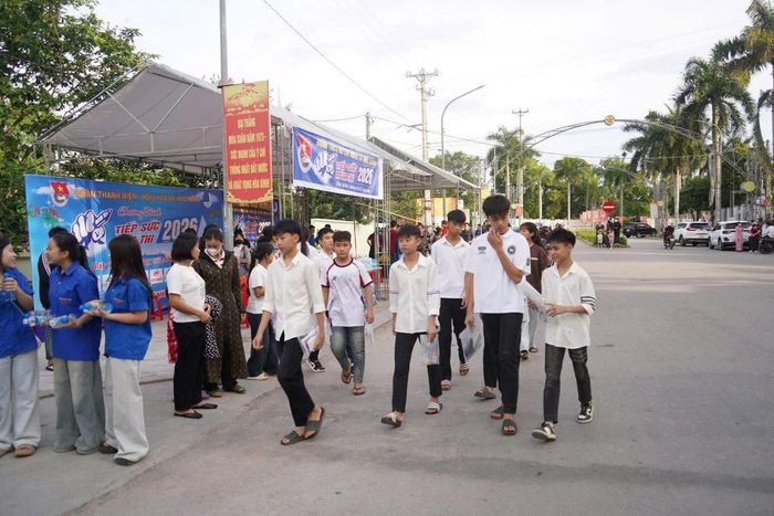 Theo kế hoạch, chiều nay thí sinh sẽ thi môn Tiếng Anh, thời gian làm bài 60 phút.