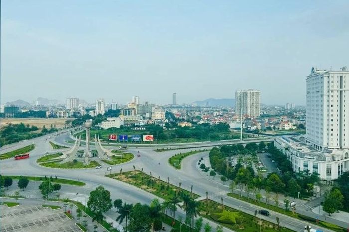 Một số công trình trọng điểm đã được hoàn thành đưa vào vận hành khai thác, tạo điểm nhấn cho diện mạo đô thị. Để đáp ứng yêu cầu phát triển, công tác quản lý trật tự đô thị, đất đai và vệ sinh môi trường được phường triển khai quyết liệt, đạt kết quả rõ nét, góp phần nâng cao ý thức chấp hành của người dân, đảm bảo trật tự, kỷ cương và mỹ quan đô thị.