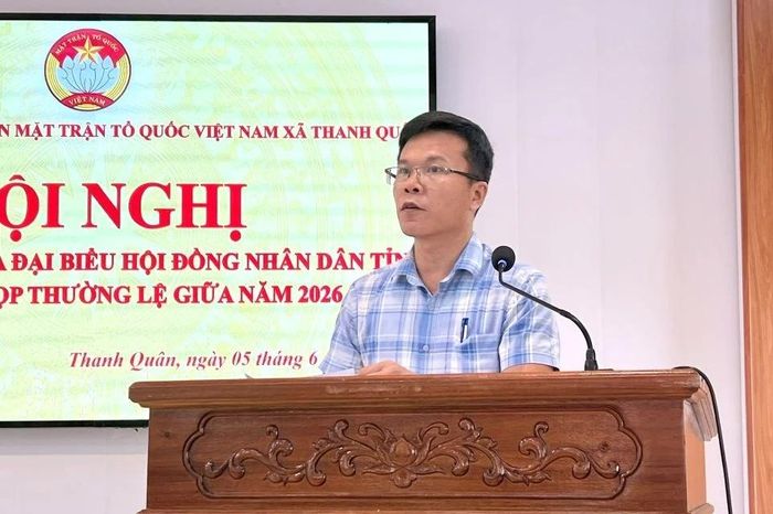 Cử tri phát biểu tại hội nghị.