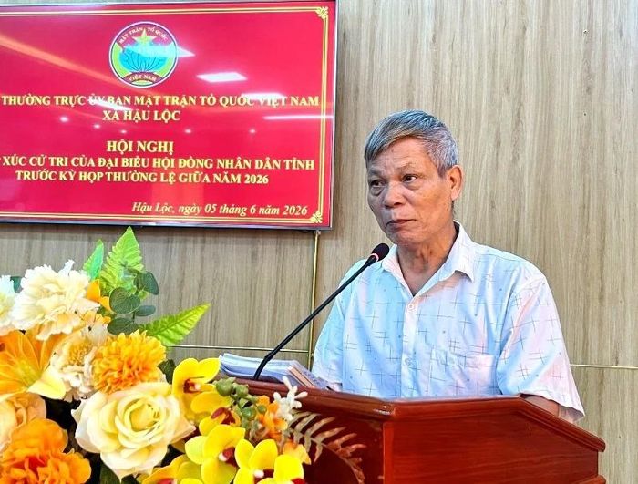 Cử tri xã Hậu Lộc phát biểu tại hội nghị.