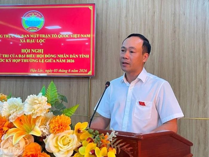 Đại biểu Yên Tuấn Hưng, Bí thư Đảng ủy, Chủ tịch HĐND xã Hoa Lộc, báo cáo kết quả giải quyết các ý kiến, kiến nghị của cử tri gửi tới kỳ họp cuối năm 2025 của HĐND tỉnh.