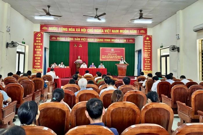 Quang cảnh hội nghị tiếp xúc cử tri.
