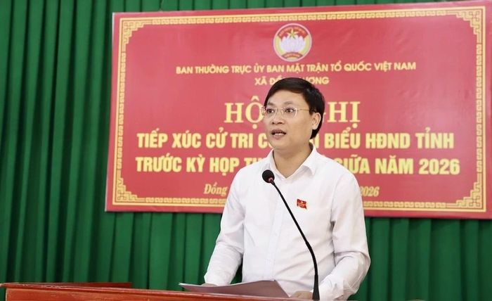 Đại diện Tổ đại biểu HĐND tỉnh báo cáo kết quả giải quyết các ý kiến, kiến nghị của cử tri gửi đến kỳ họp trước.