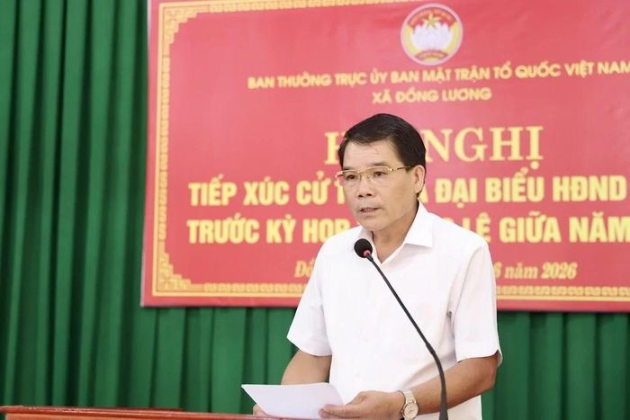 Cử tri nêu ý kiến, kiến nghị tại hội nghị.