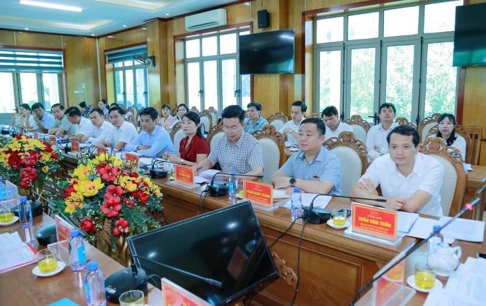 Ban Thường vụ Đảng ủy các xã Vĩnh Lộc, Tây Đô, Biện Thượng dự buổi làm việc.