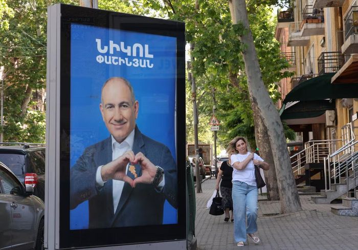 Kể từ khi lên nắm quyền năm 2018, Thủ tướng Pashinyan đã dần đưa Armenia rời xa quỹ đạo của Nga, đồng minh truyền thống lâu năm và từng bước điều chỉnh chính sách đối ngoại theo hướng xích lại gần phương Tây.