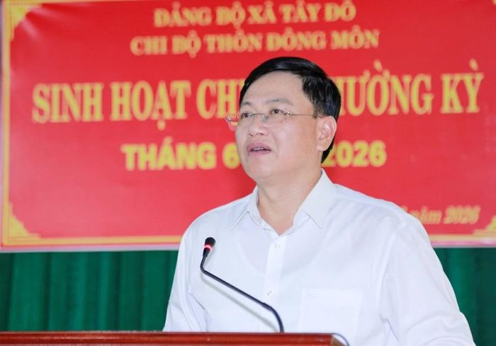 Phó Chủ tịch Thường trực UBND tỉnh Mai Xuân Liêm phát biểu tại buổi sinh hoạt.