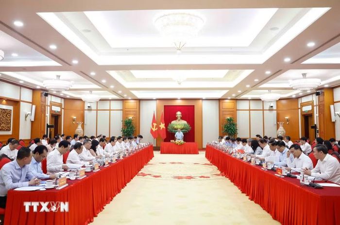 Tổng Bí thư, Chủ tịch nước Tô Lâm làm việc với Ban Chính sách, chiến lược Trung ương và các cơ quan liên quan về Đề án đổi mới mô hình phát triển đất nước dựa trên khoa học, công nghệ, đổi mới sáng tạo và chuyển đổi số. Ảnh: TTXVN