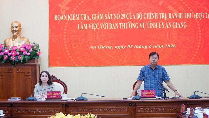 Ủy viên Ban Chấp hành Trung ương Đảng, Bí thư Tỉnh ủy, Trưởng đoàn Đại biểu Quốc hội tỉnh An Giang Nguyễn Tiến Hải phát biểu tại buổi làm việc.