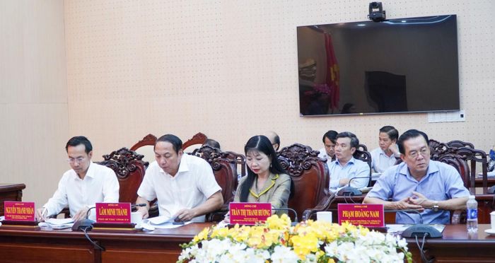 Thường trực Tỉnh ủy và Ủy viên Ban Thường vụ Tỉnh ủy An Giang tại buổi làm việc.
