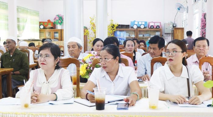 Các đại biểu tham dự hội nghị.